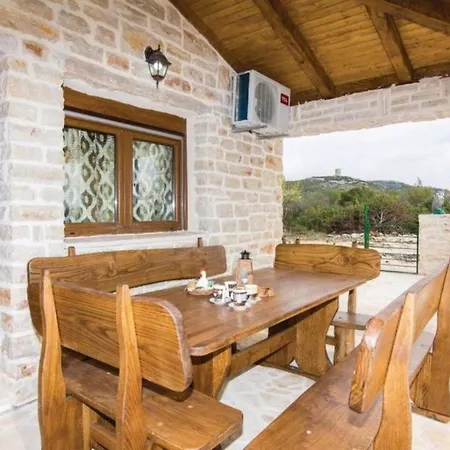 بيت للعطل House Simun